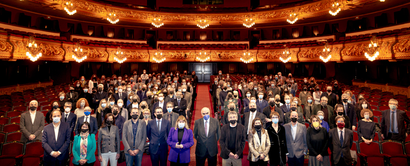 Foto de diferents persones representants dels museus participants i del Liceu en l'acte de presentació de la iniciativa "Museus i Liceu: una història compartida" (Sergi Panizo)