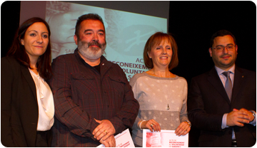 Vicenç Espejo i Pepi Muñoz, voluntarios del ICP, en el acto de ayer (Laura Celià)